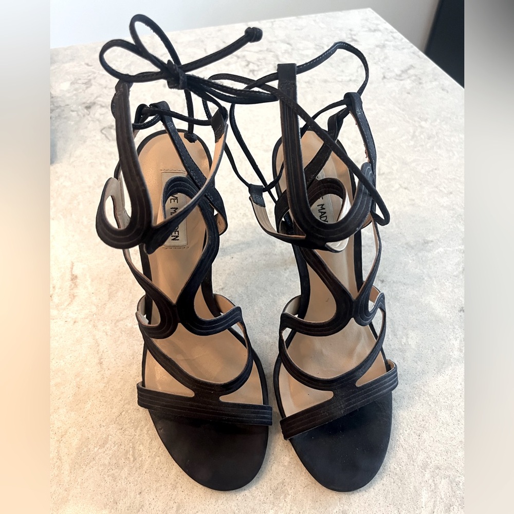 EUC Steve Madden Navy Strappy Sandals